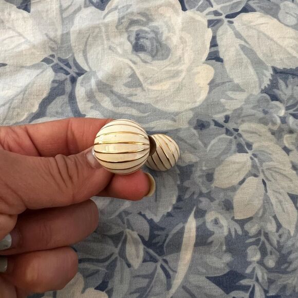Vtg 80s‎ screw back circle earring gold concha mexican bread striped cream retro - Picture 2 of 3